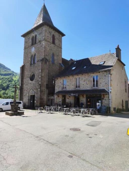 Maison Familiale Et Authentique Saint-Jacques-des-Blats Exterior foto